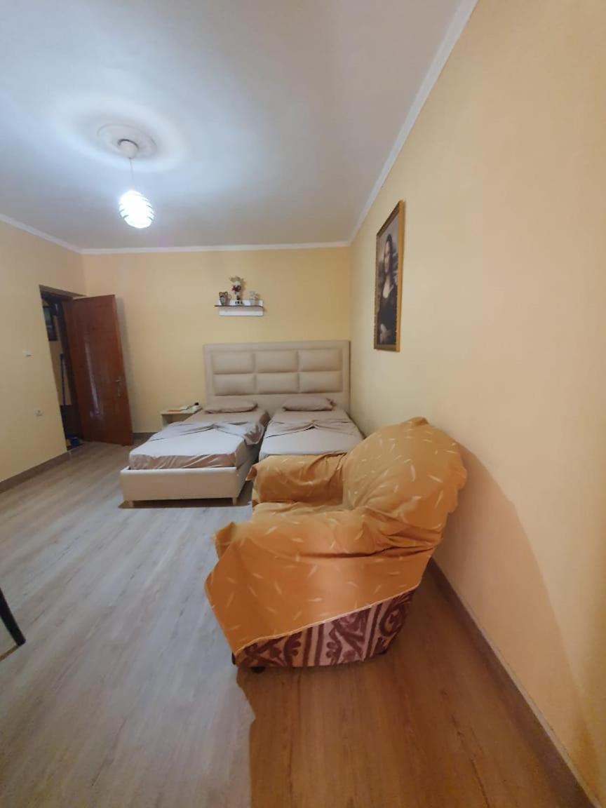סרנדה Mona'S Apartments חדר תמונה