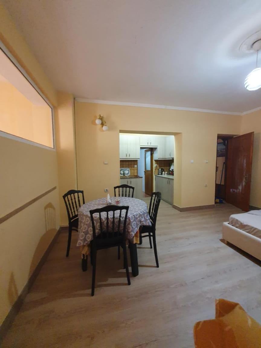סרנדה Mona'S Apartments חדר תמונה