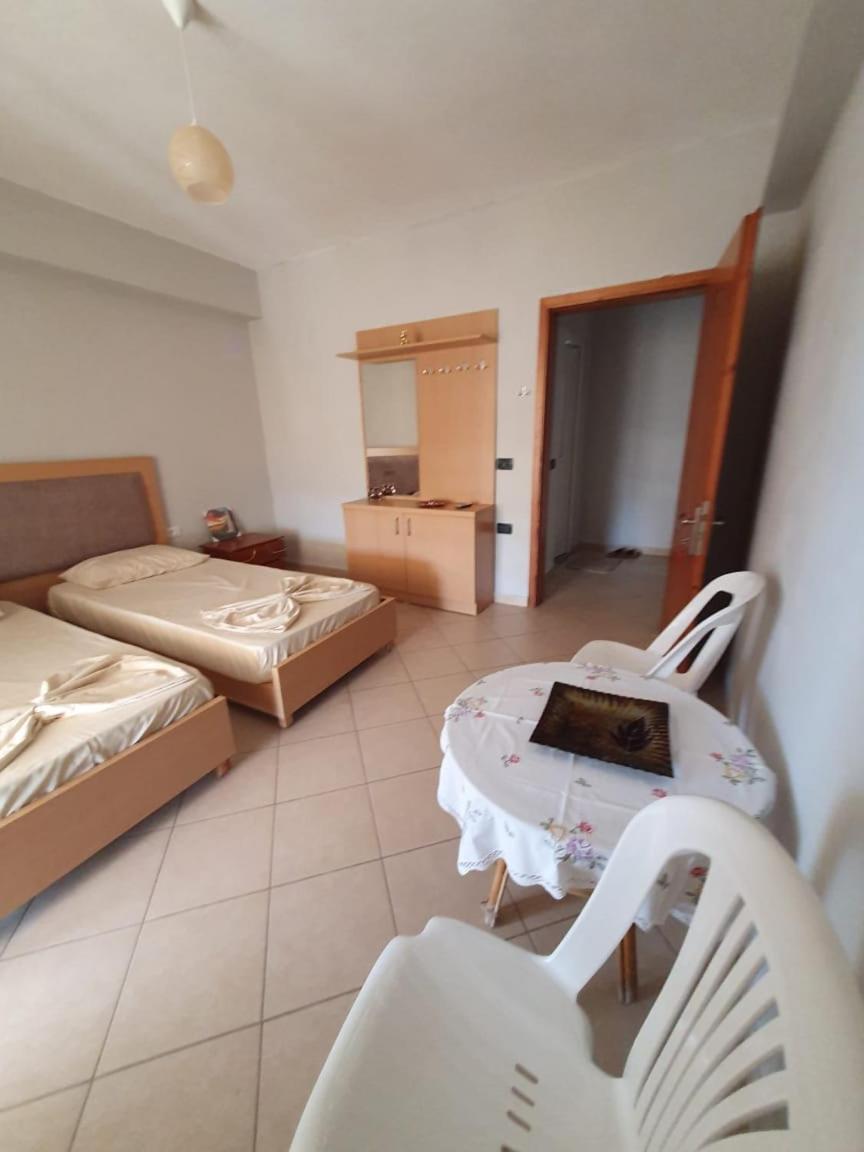 סרנדה Mona'S Apartments חדר תמונה