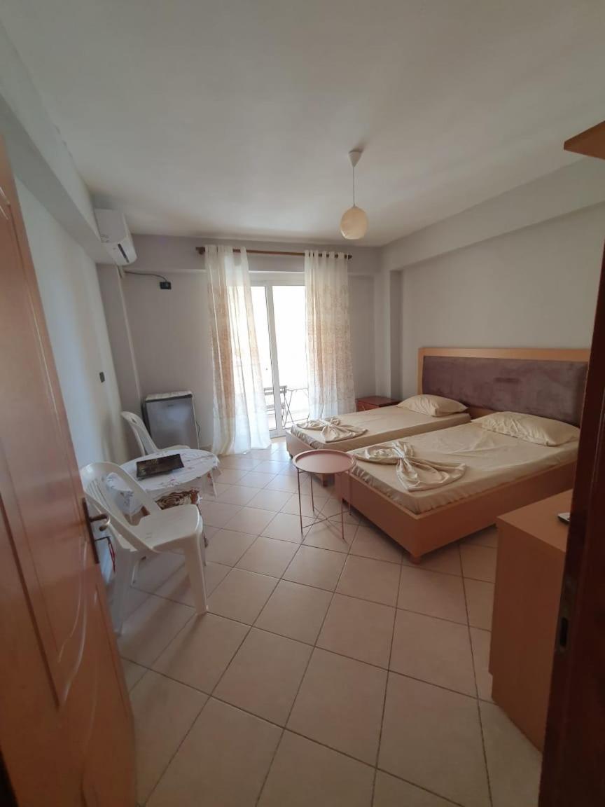 סרנדה Mona'S Apartments חדר תמונה