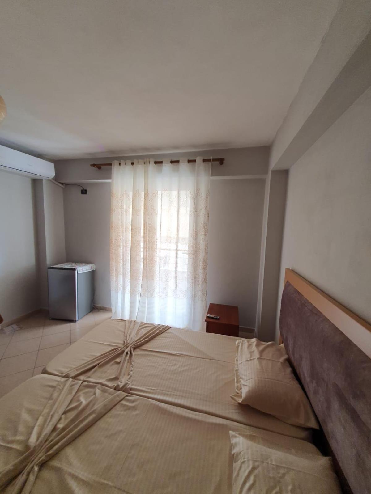 סרנדה Mona'S Apartments חדר תמונה